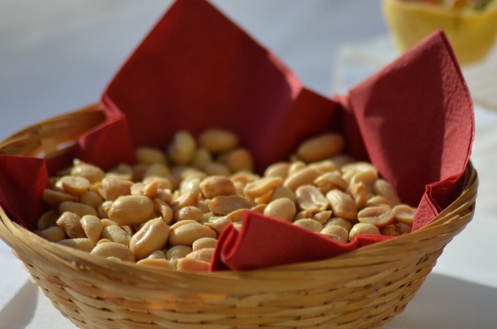 peanuts, aperitif, tasting-1566264.jpg